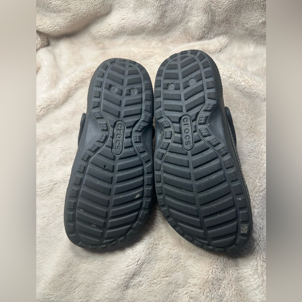 Crocs black fleece lined Womens Size 8 - Picture 3 of 5
